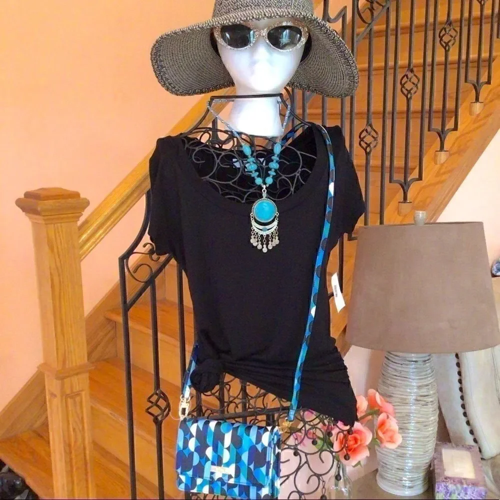 LIME BLUE SCOOP NECK BLACK TEE L NWT